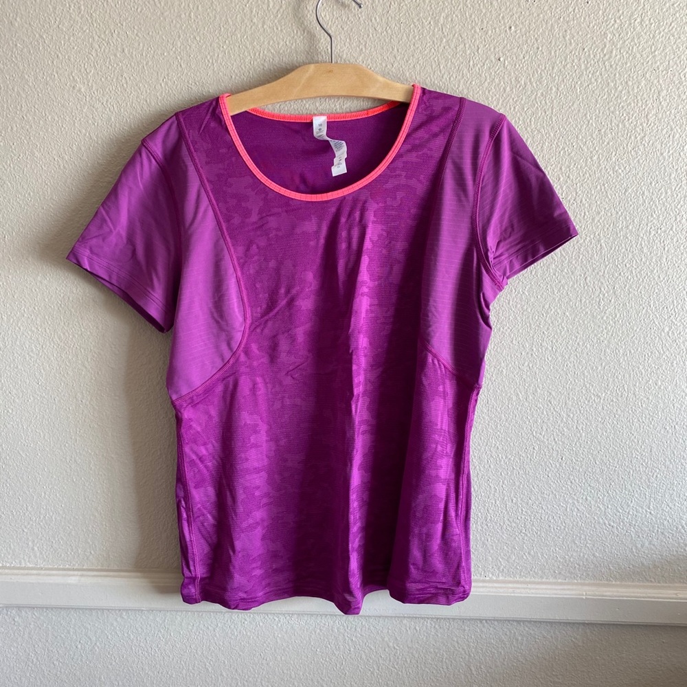 Lululemon Tee